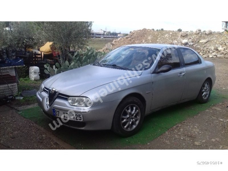 Emekli öğretmen den Alfa Romeo 156