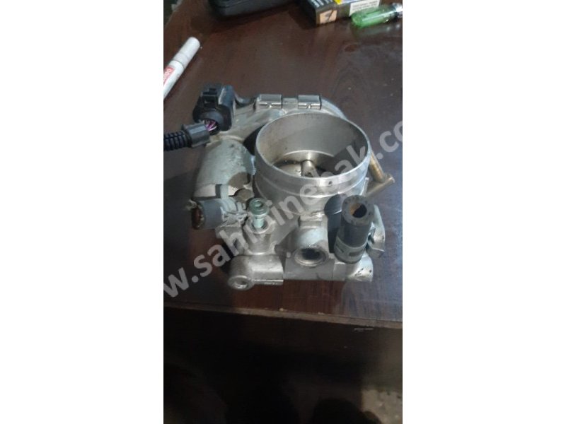 Audi a3 2.0 çıkma gaz kelebeği oem 06a 133 062 d