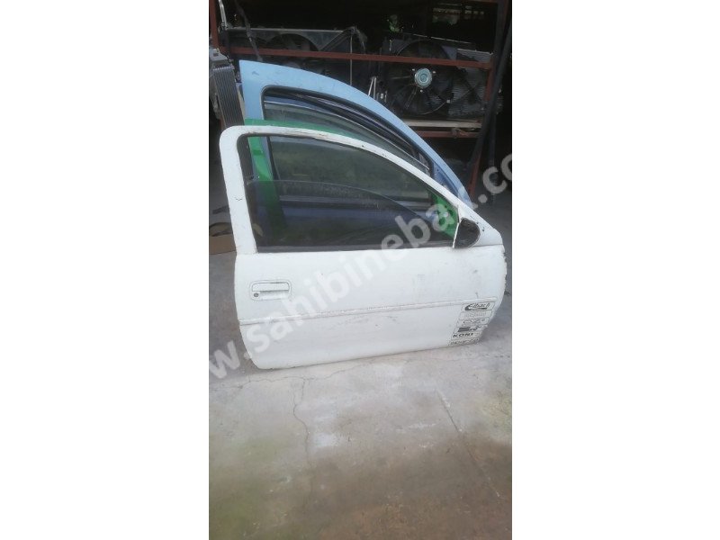 OPEL CORSA B SAĞ ÖN KAPI