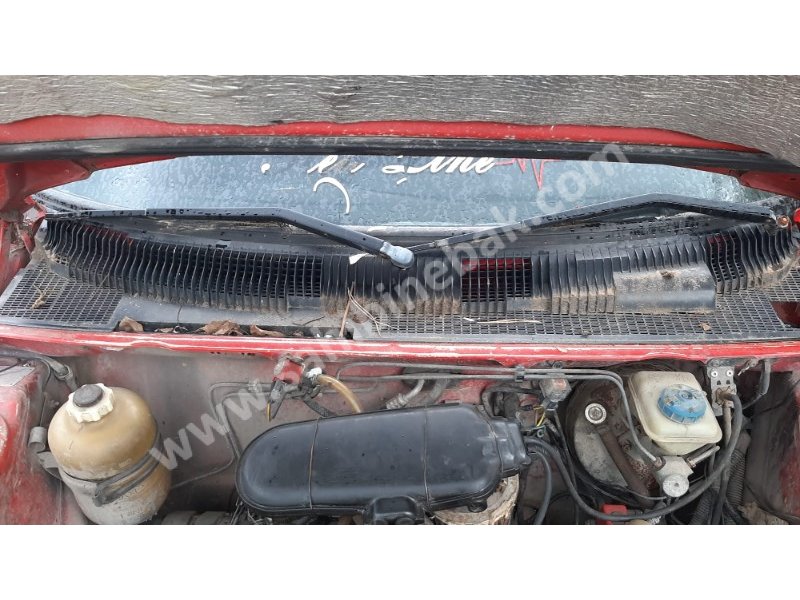 Peugeot 205 çıkma ön cam ızgarası