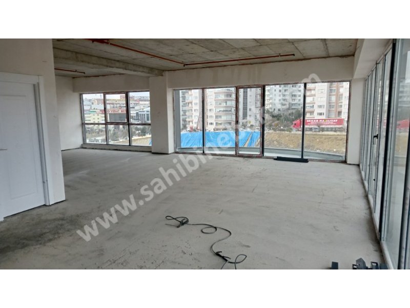 ANKARA YENİMAHALLE MEHMET AKİF ERSOY CADDE ÜZERİN'DE SATILIK 82 M2 OFİS