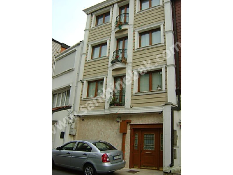 İSTANBUL SARIYER'DE SATILIK 5 KATLI 11+4 5 BANYOLU 600 M2 YAT RIHTIMLI YALI