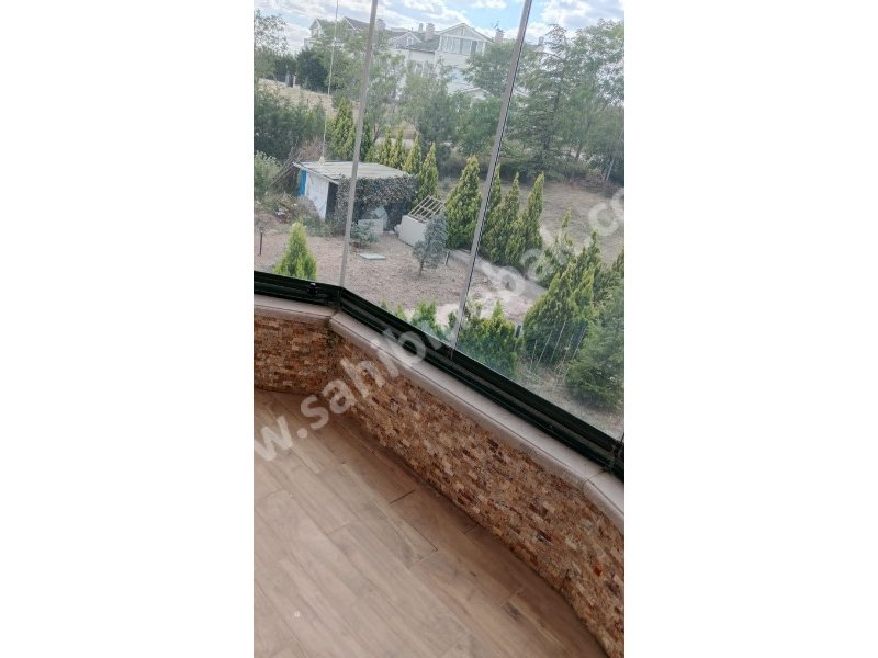 GÖLBAŞI İNCEKTE GÖL MANZARALI KİRALIK 3 KATLI TRİPLEX EŞYALI VİLLA