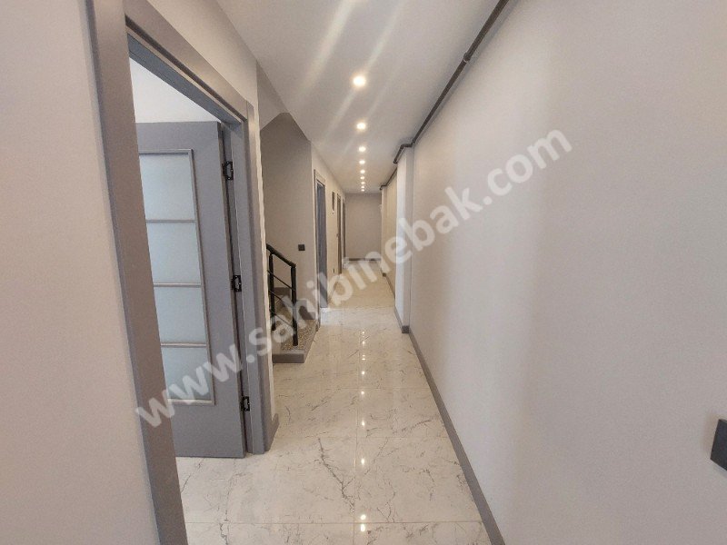 İstanbul Maltepe İdealtepe Mah. Satılık 4.Kat 4+2 Daire 240 m2