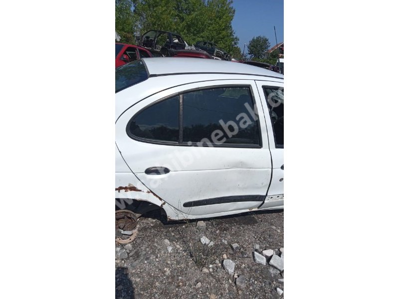 Renault Megane 1 sağ arka kapı ufak hasarlı