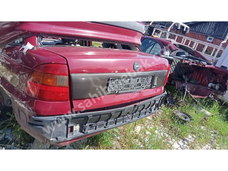 Opel Astra f bagaj kapağı sedan