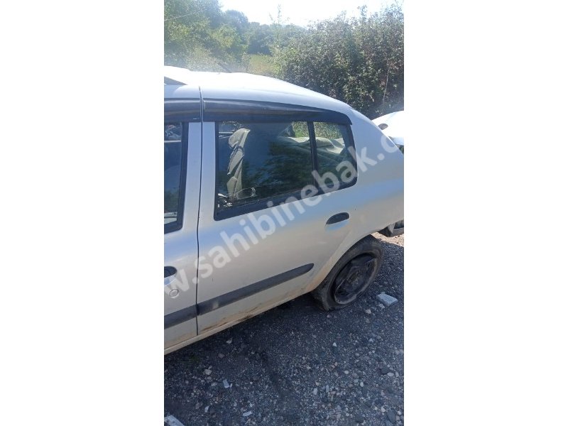 Renault Clio sol arka kapı