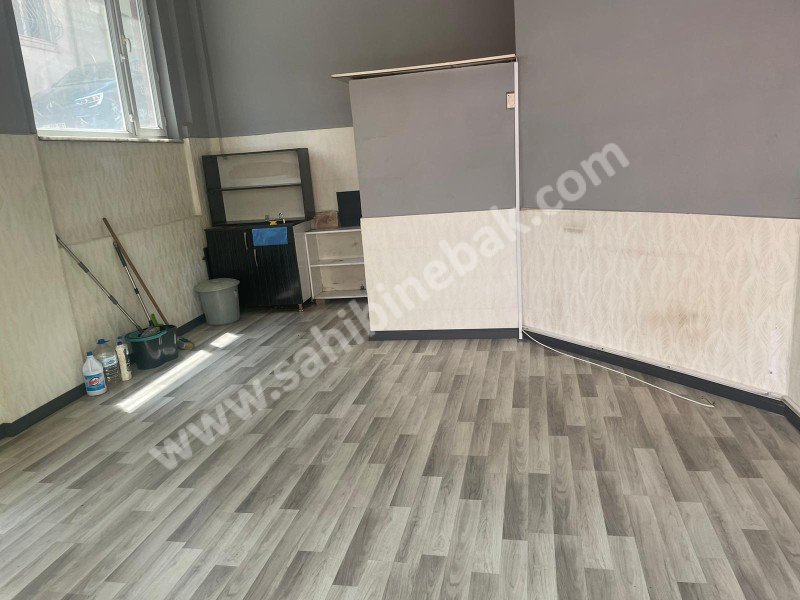 BURSA YILDIRIM EŞREFİLER CADDE ÜZERİ KİRALIK 30 M2 DÜKKAN