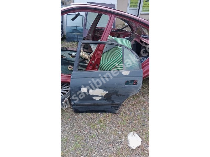 Toyota Carina sol arka kapı