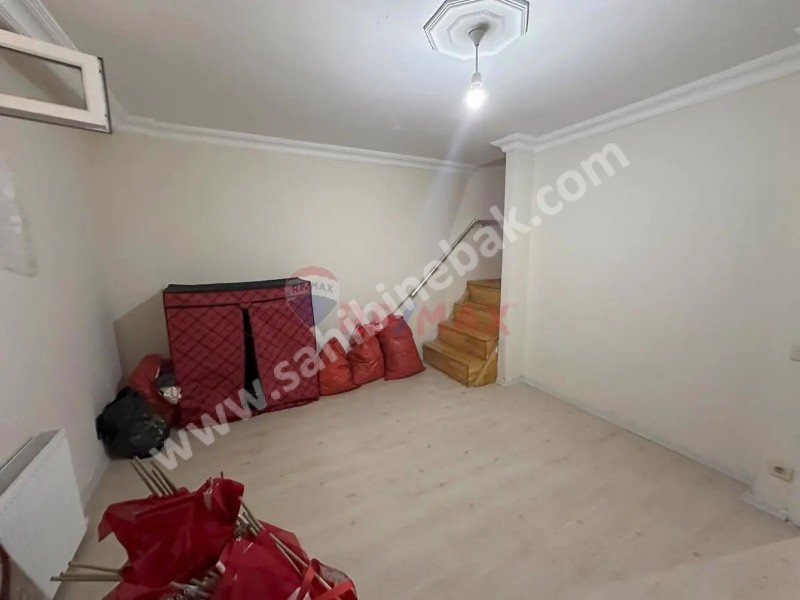 İSTANBUL SANCAKTEPE FATİH MH. SATILIK 4+1 TERS DUBLEX DAİRE