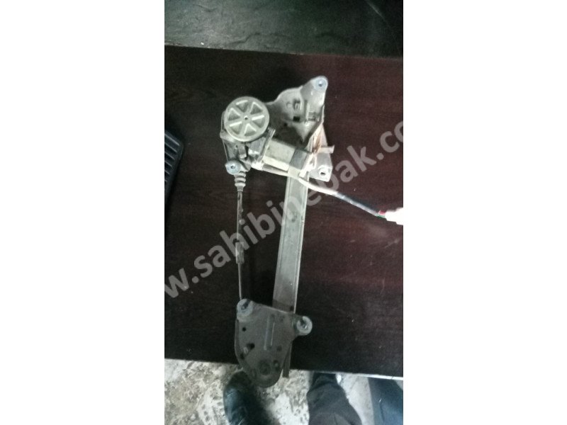 Mazda 323 Family sol arka cam krikosu yedek parça