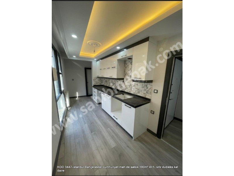 İstanbul Bahçelievler Cumhuriyet Mh. 180 m2 Satılık 6.Kat 4+1 Dubleks Daire