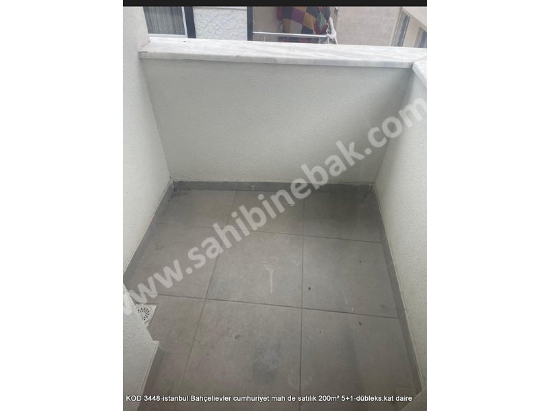 İstanbul Bahçelievler Cumhuriyet Mh. Satılık 4.Kat 5+1 dübleks Daire 200 m2