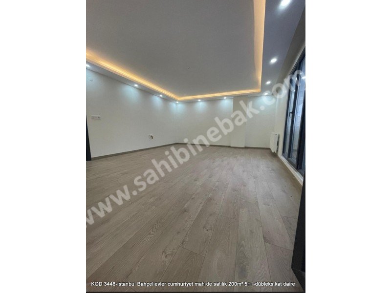 İstanbul Bahçelievler Cumhuriyet Mh. Satılık 4.Kat 5+1 dübleks Daire 200 m2