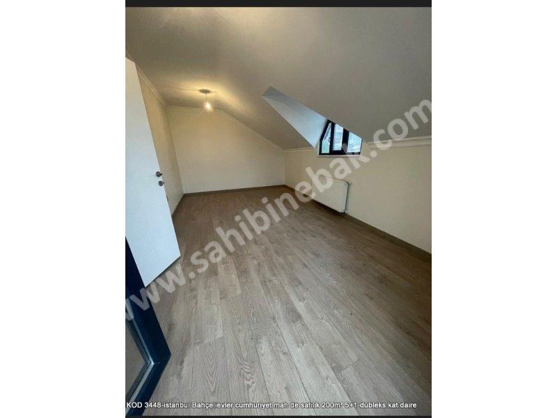 İstanbul Bahçelievler Cumhuriyet Mh. Satılık 4.Kat 5+1 dübleks Daire 200 m2