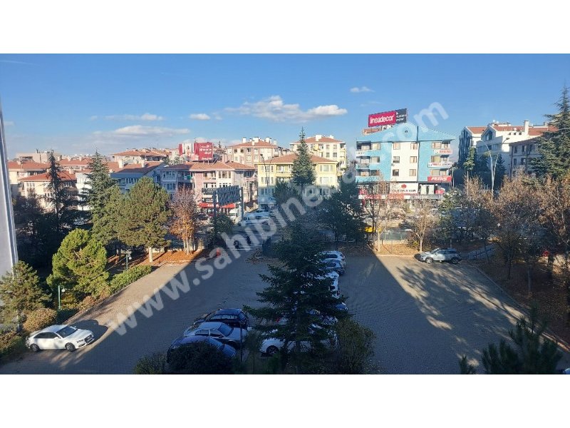 ANKARA ÇANKAYA'DA METİŞ ÇEVREYOLU SİTESİNDE SATILIK SİTEDE ARA KAT 3+1 MERKEZİ KONUM DAİRE