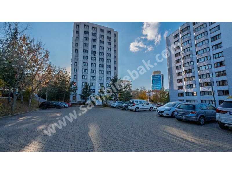 ANKARA ÇANKAYA'DA METİŞ ÇEVREYOLU SİTESİNDE SATILIK SİTEDE ARA KAT 3+1 MERKEZİ KONUM DAİRE