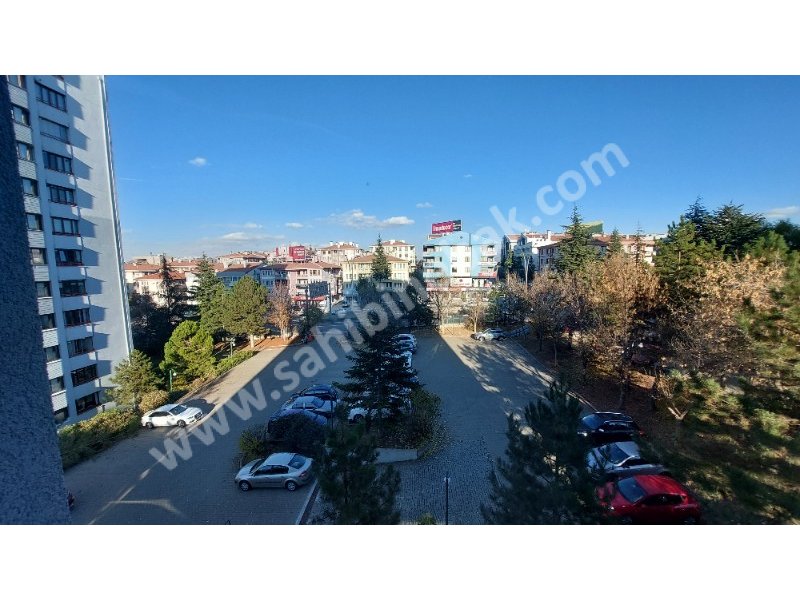 ANKARA ÇANKAYA'DA METİŞ ÇEVREYOLU SİTESİNDE SATILIK SİTEDE ARA KAT 3+1 MERKEZİ KONUM DAİRE