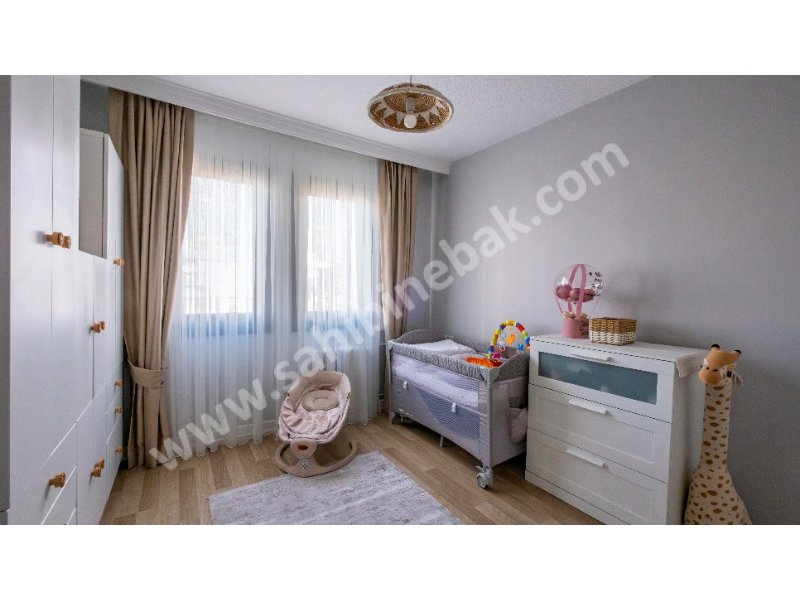 ANKARA ÇANKAYA'DA METİŞ ÇEVREYOLU SİTESİNDE SATILIK SİTEDE ARA KAT 3+1 MERKEZİ KONUM DAİRE