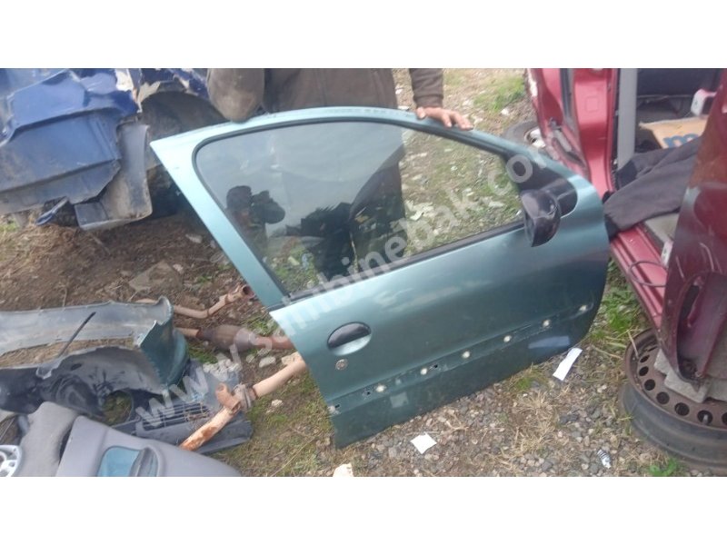 Peugeot 206 sağ ön kapı yedek parça