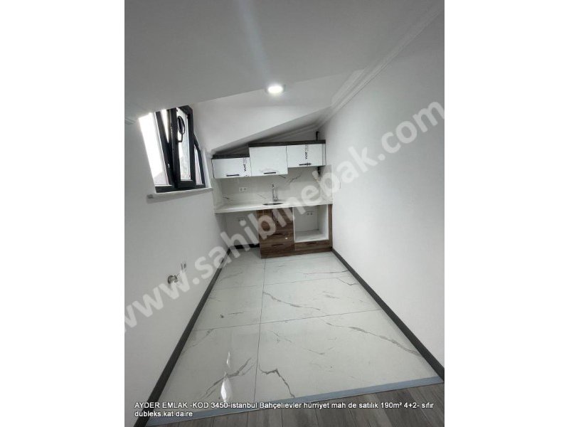 Istanbul Bahçelievler hürriyet mah de satılık 190 m² 4+2- sıfır dubleks.kat daire