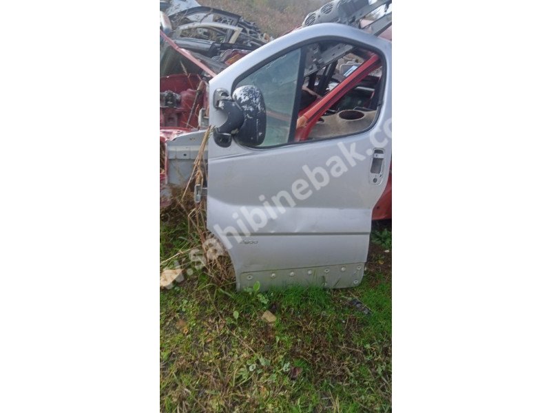 Renault Trafic sol ön kapı yedek parça