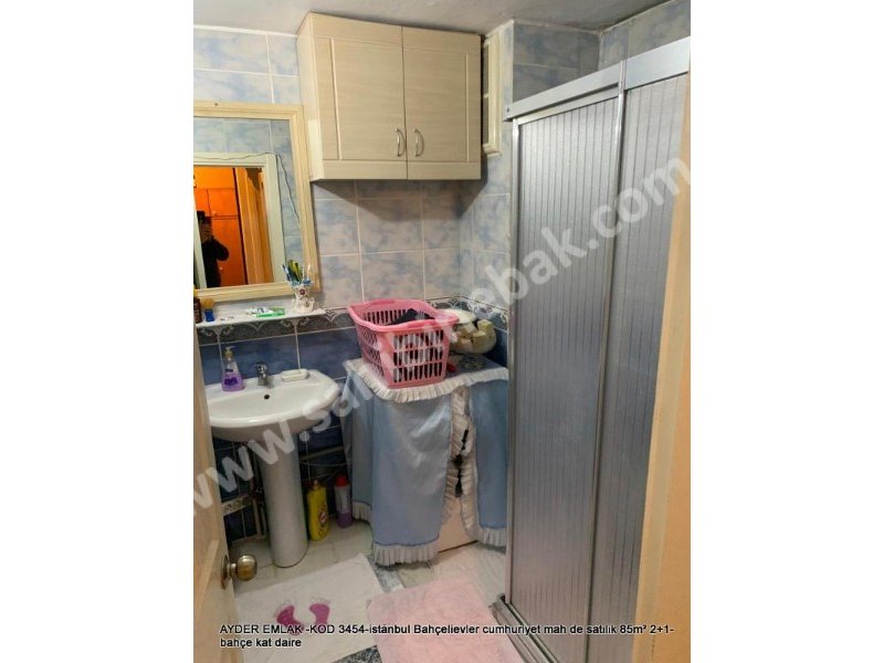 İstanbul Bahçelievler cumhuriyet Mh. satılık 85 m2 bahçe kat 2+1 daire