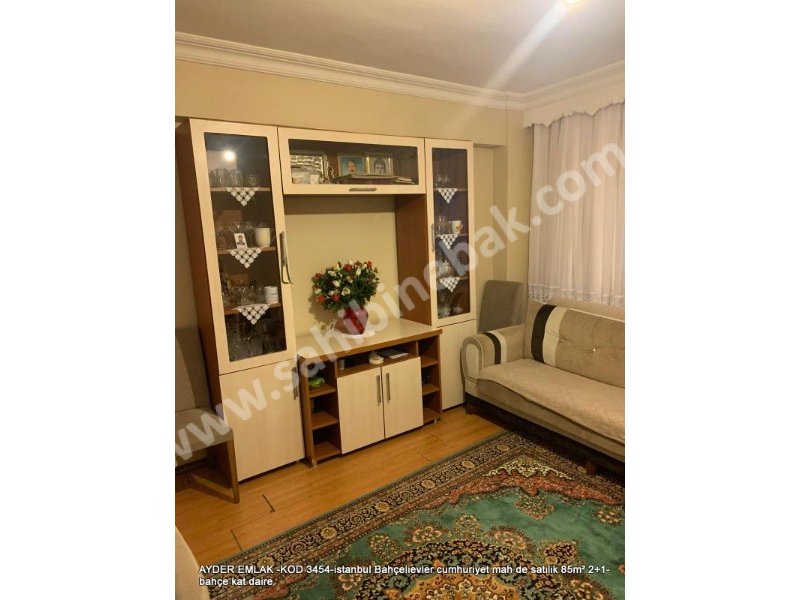 İstanbul Bahçelievler cumhuriyet Mh. satılık 85 m2 bahçe kat 2+1 daire