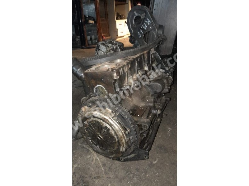 Renault 19 1.8 yarım motor dolu yedek parça