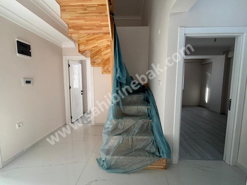 İstanbul Bahçelievler cumhuriyet mah de satılık 180m² 4+1- dubleks.kat daire