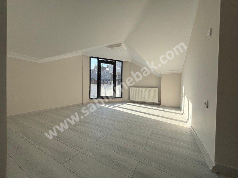 İstanbul Bahçelievler cumhuriyet mah de satılık 180m² 4+1- dubleks.kat daire