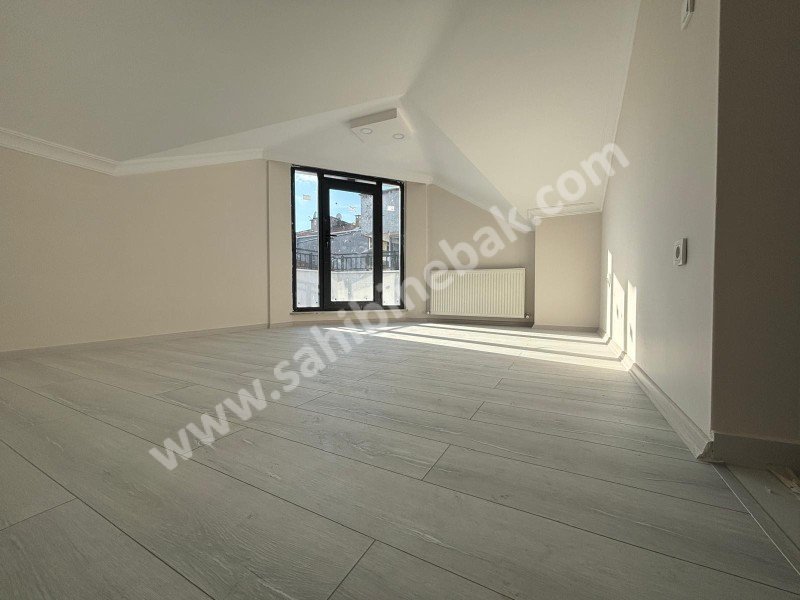 İstanbul Bahçelievler cumhuriyet mah de satılık 180m² 4+1- dubleks.kat daire