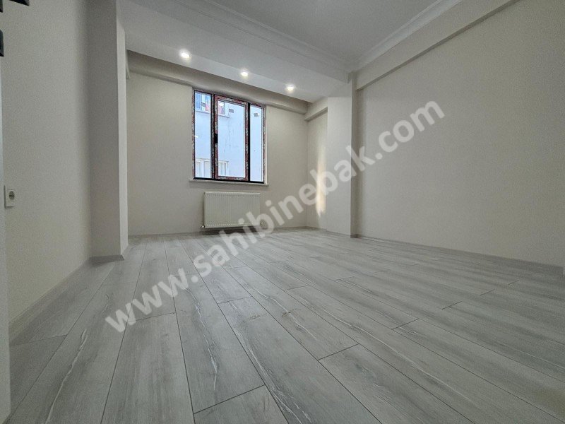 İstanbul Bahçelievler cumhuriyet mah de satılık 180m² 4+1- dubleks.kat daire