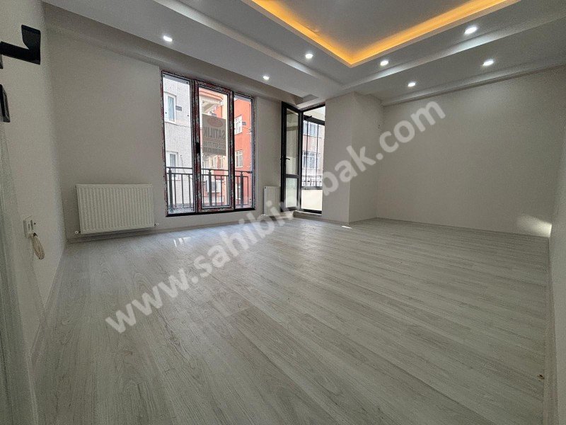 İstanbul Bahçelievler cumhuriyet mah de satılık 180m² 4+1- dubleks.kat daire