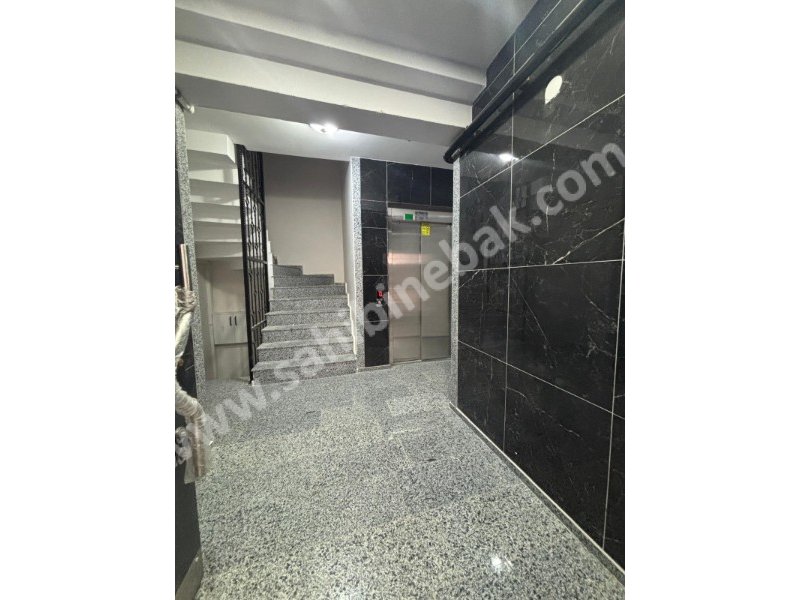 İstanbul Bahçelievler cumhuriyet mah de satılık 180m² 4+1- dubleks.kat daire