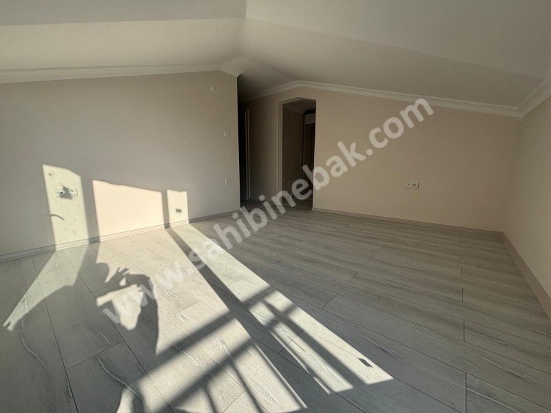 İstanbul Bahçelievler cumhuriyet mah de satılık 180m² 4+1- dubleks.kat daire