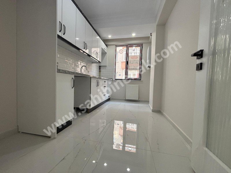 İstanbul Bahçelievler cumhuriyet mah de satılık 180m² 4+1- dubleks.kat daire