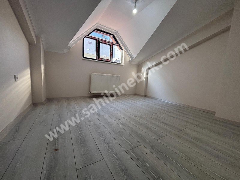 İstanbul Bahçelievler cumhuriyet mah de satılık 180m² 4+1- dubleks.kat daire