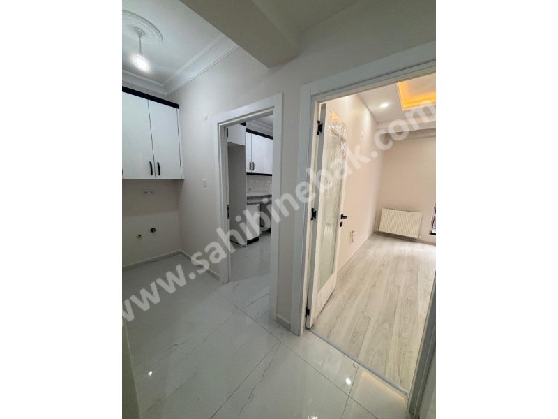 İstanbul Bahçelievler cumhuriyet mah de satılık 92m² 2+1- 1.kat daire