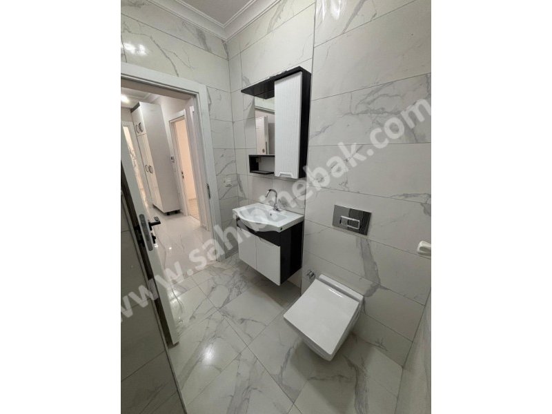 İstanbul Bahçelievler cumhuriyet mah de satılık 82m² 2+1- bahçe.kat daire