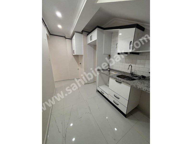 İstanbul Bahçelievler cumhuriyet mah de satılık 82m² 2+1- bahçe.kat daire