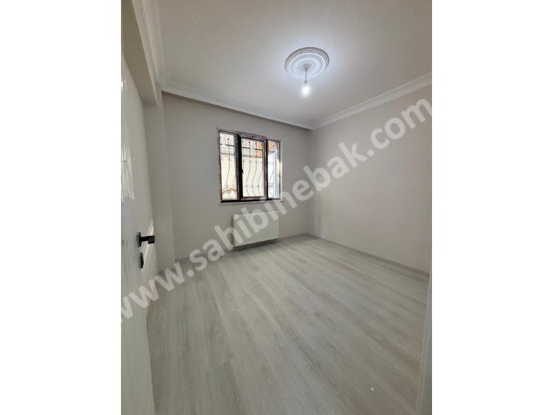 İstanbul Bahçelievler cumhuriyet mah de satılık 82m² 2+1- bahçe.kat daire