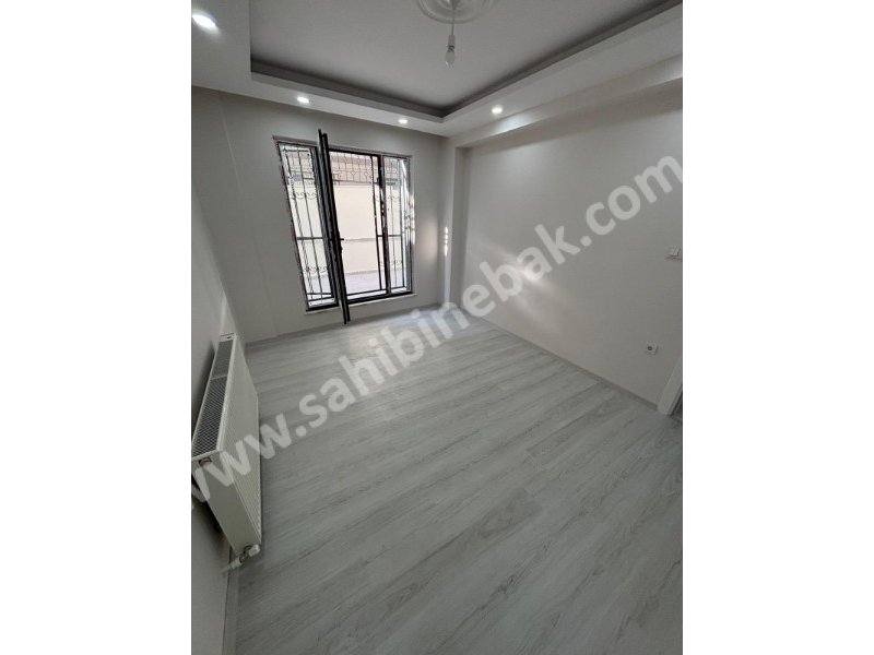 İstanbul Bahçelievler cumhuriyet mah de satılık 82m² 2+1- bahçe.kat daire