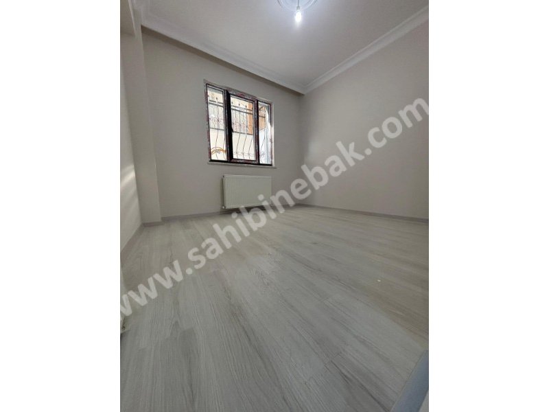 İstanbul Bahçelievler cumhuriyet mah de satılık 82m² 2+1- bahçe.kat daire