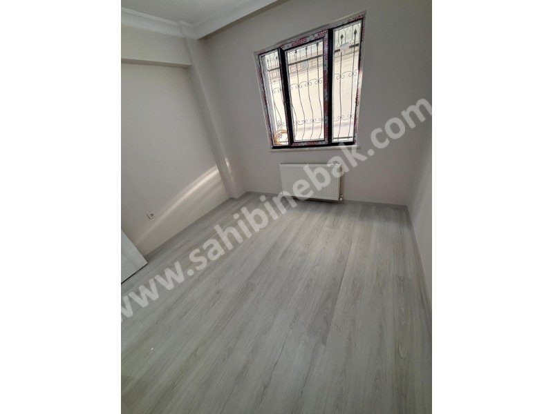 İstanbul Bahçelievler cumhuriyet mah de satılık 82m² 2+1- bahçe.kat daire