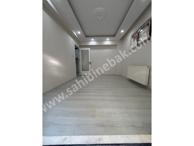 İstanbul Bahçelievler cumhuriyet mah de satılık 82m² 2+1- bahçe.kat daire