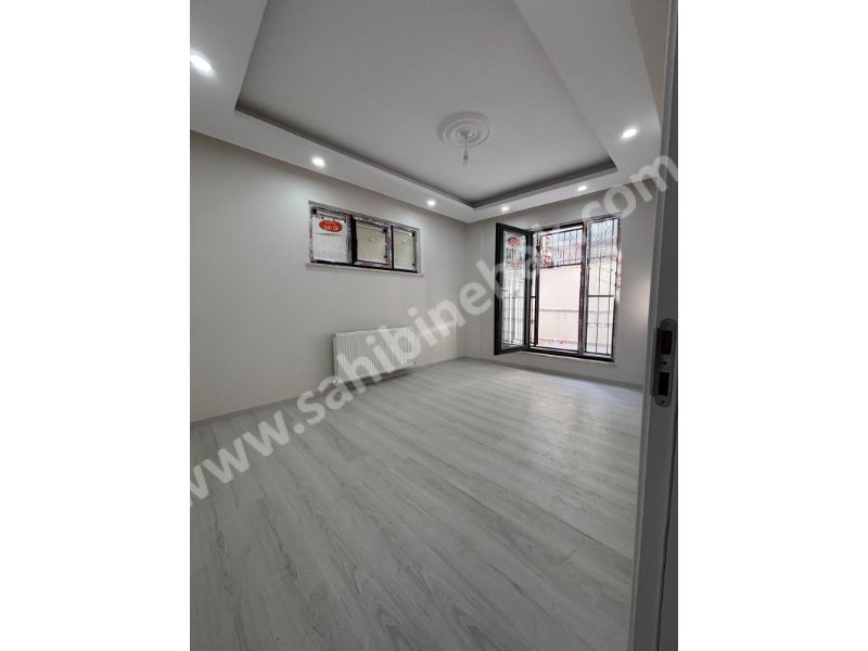 İstanbul Bahçelievler cumhuriyet mah de satılık 82m² 2+1- bahçe.kat daire