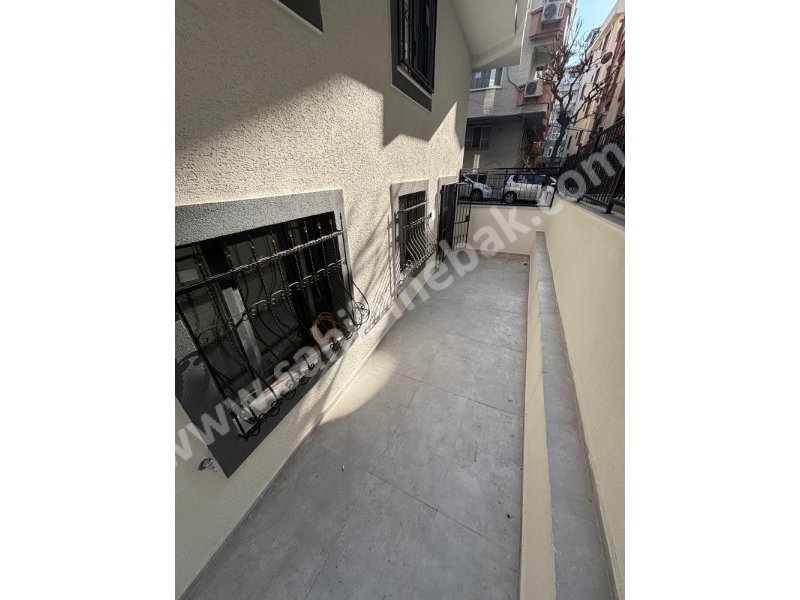 İstanbul Bahçelievler cumhuriyet mah de satılık 82m² 2+1- bahçe.kat daire