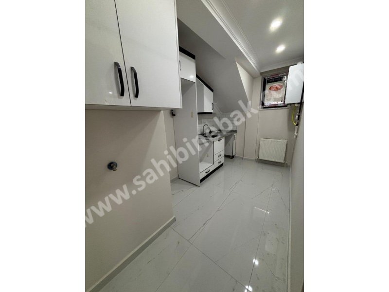 İstanbul Bahçelievler cumhuriyet mah de satılık 82m² 2+1- bahçe.kat daire