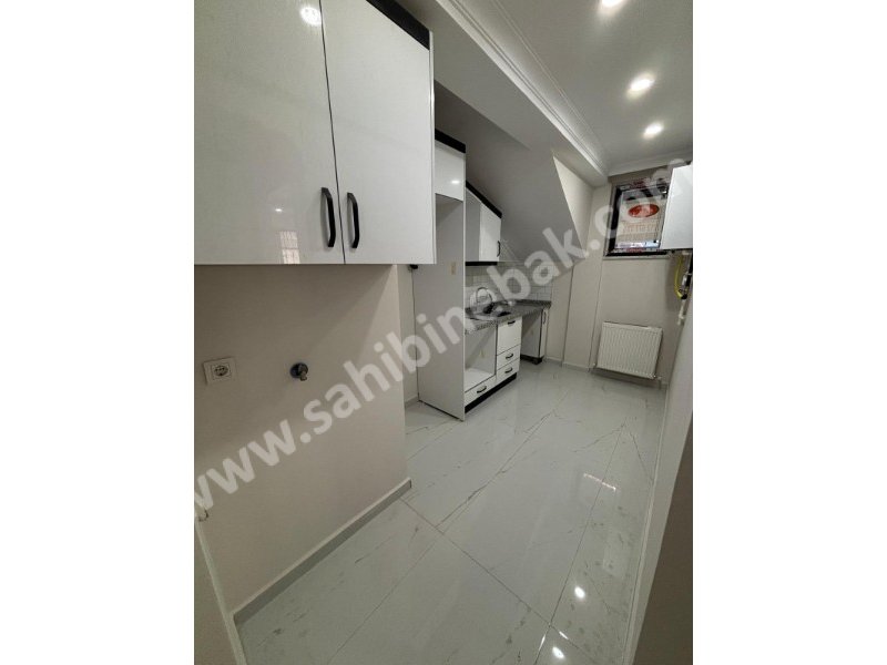 İstanbul Bahçelievler cumhuriyet mah de satılık 82m² 2+1- bahçe.kat daire